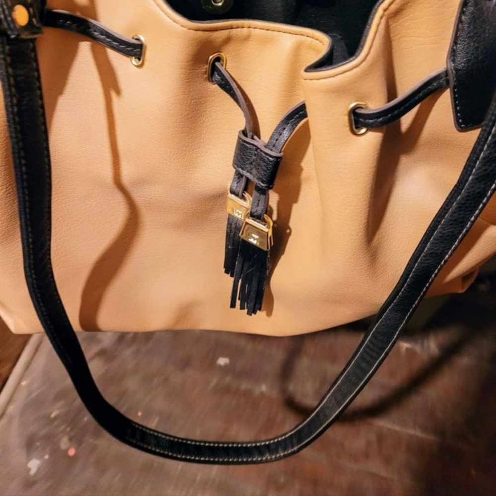 Purse - Picture 3 of 4